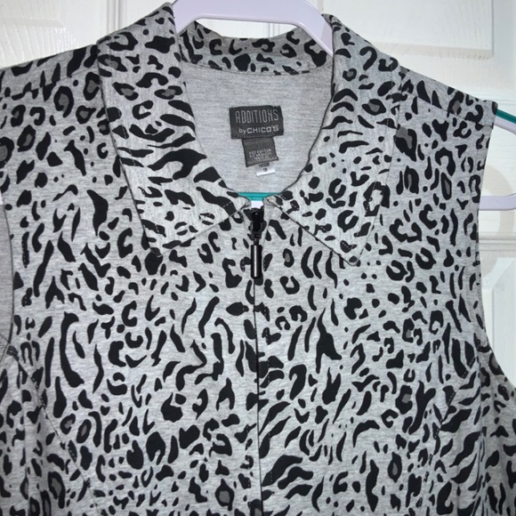 Additions by Chicos White Lepoard Print vest Sz 1 (M) Sleeveless front zip - Picture 3 of 6